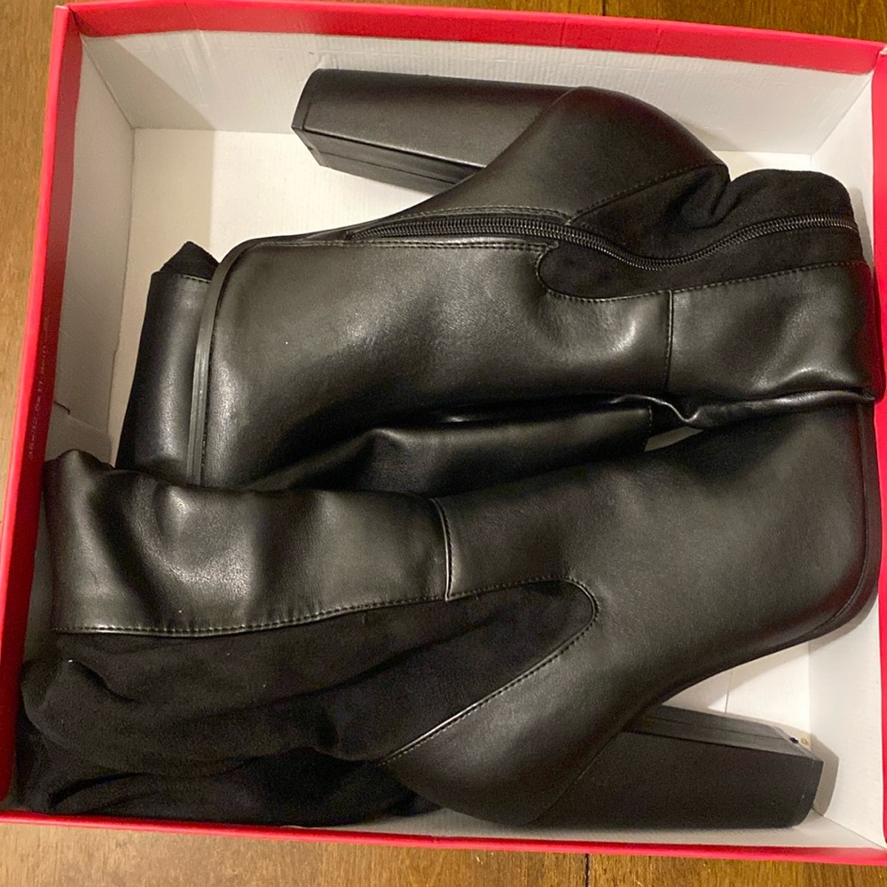 Shoe Dazzle Size 11